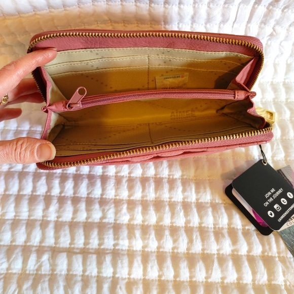 Aimee Kestenberg - Picture 3 of 3